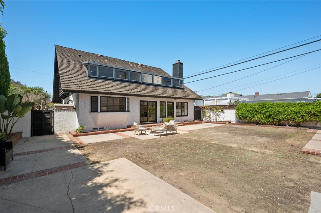 1122 Cranbrook Avenue