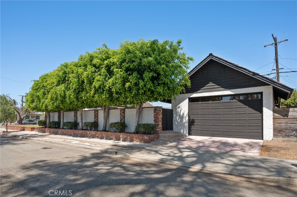 1122 Cranbrook Avenue