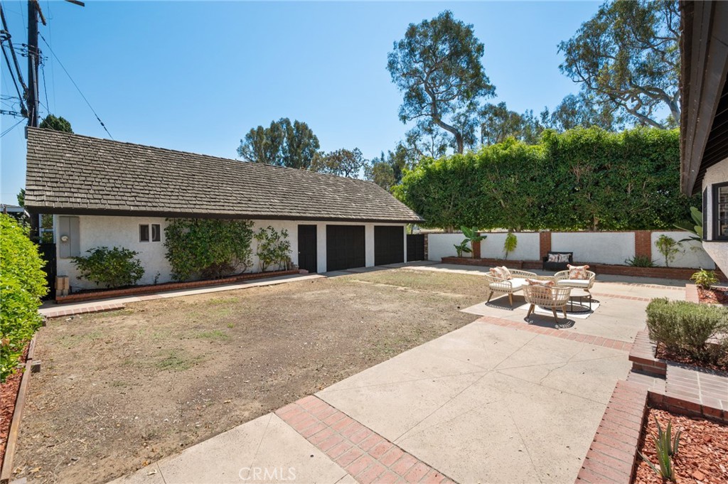 1122 Cranbrook Avenue