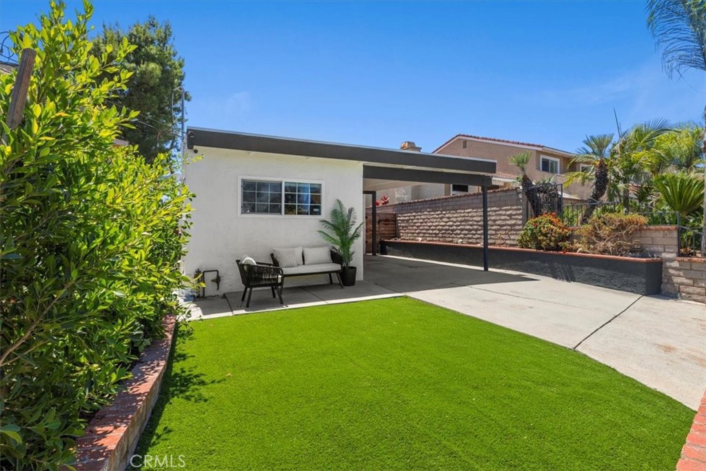995 W Channel Street