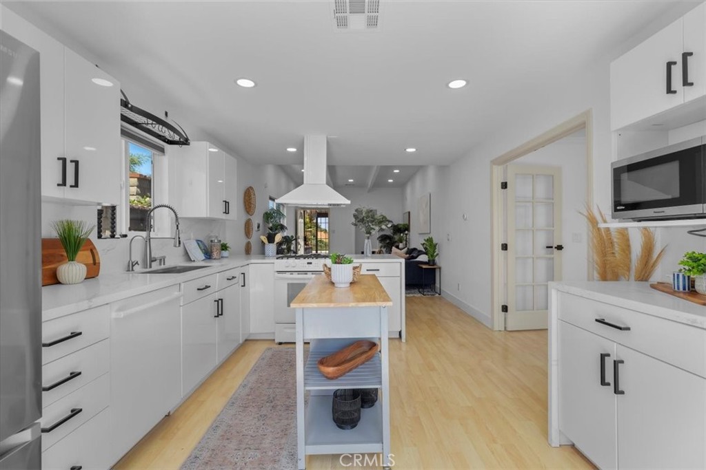 995 W Channel Street
