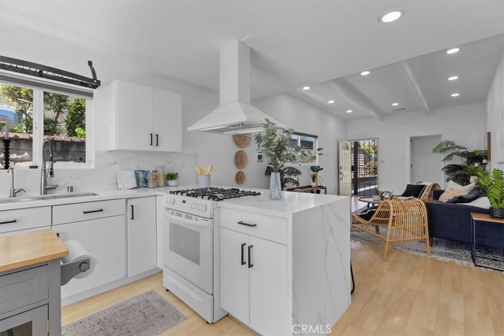 995 W Channel Street