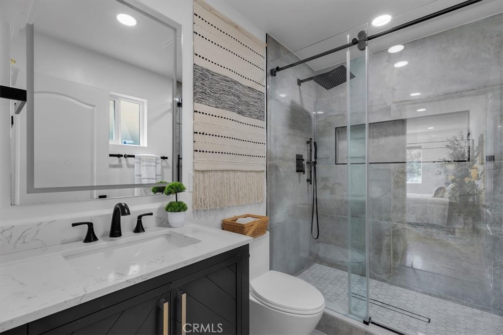 995 W Channel Street