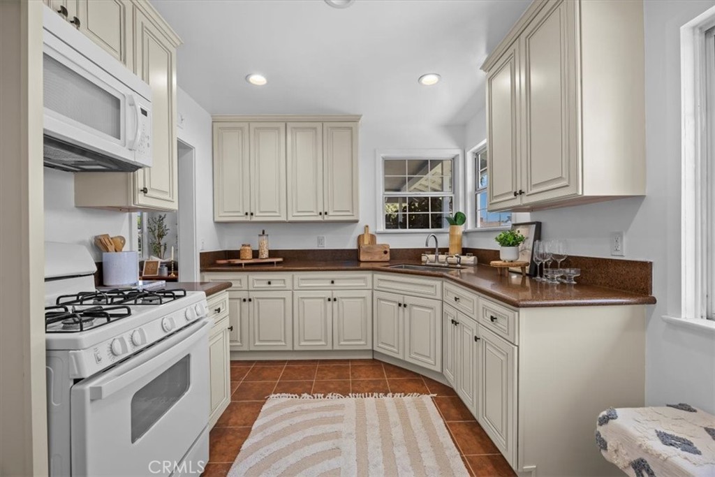 13204 S Wilton Place