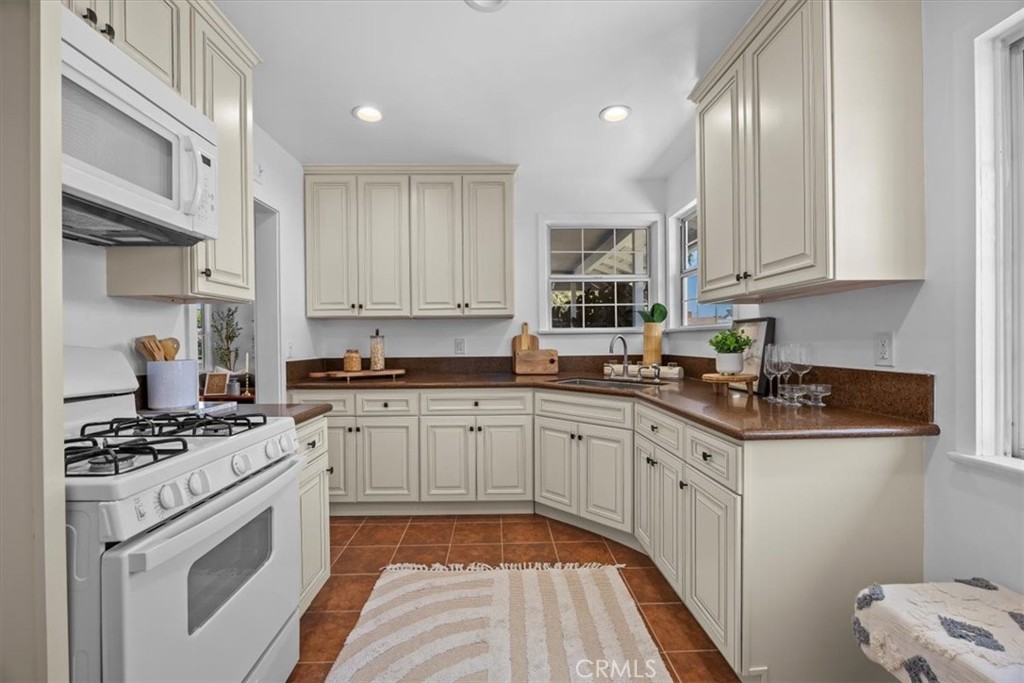 13204 S Wilton Place