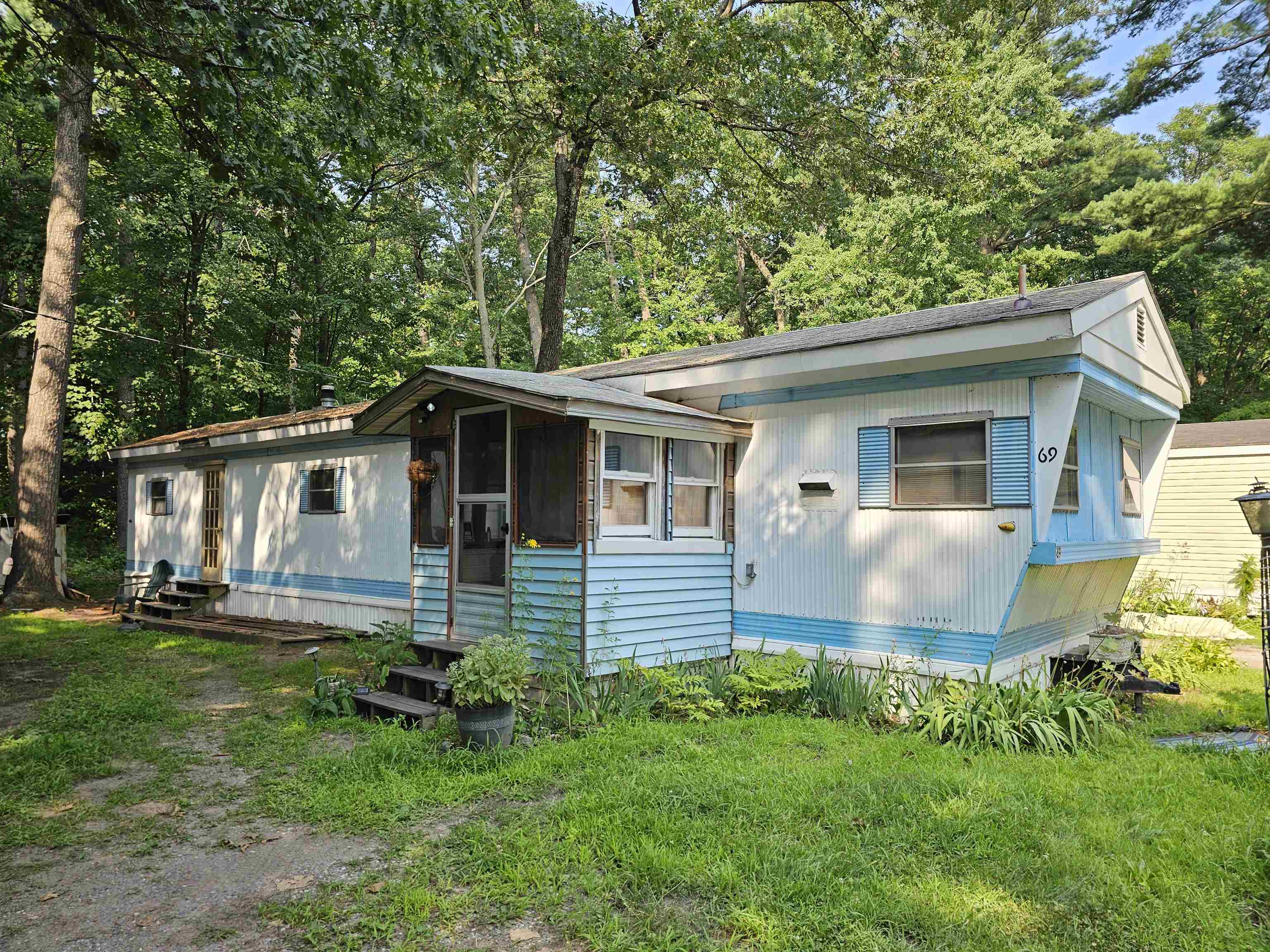 69 Hawthorne Lane