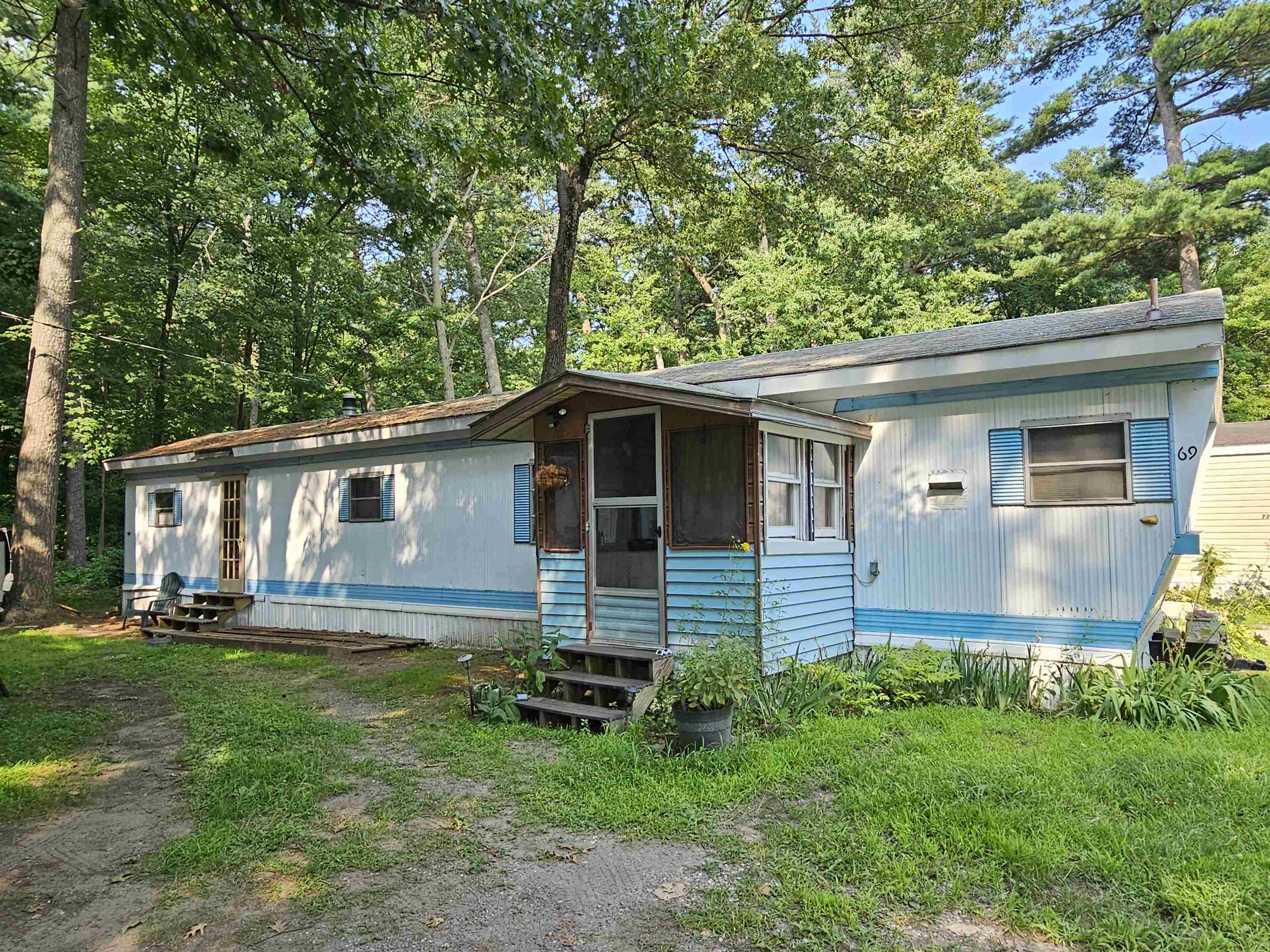 69 Hawthorne Lane