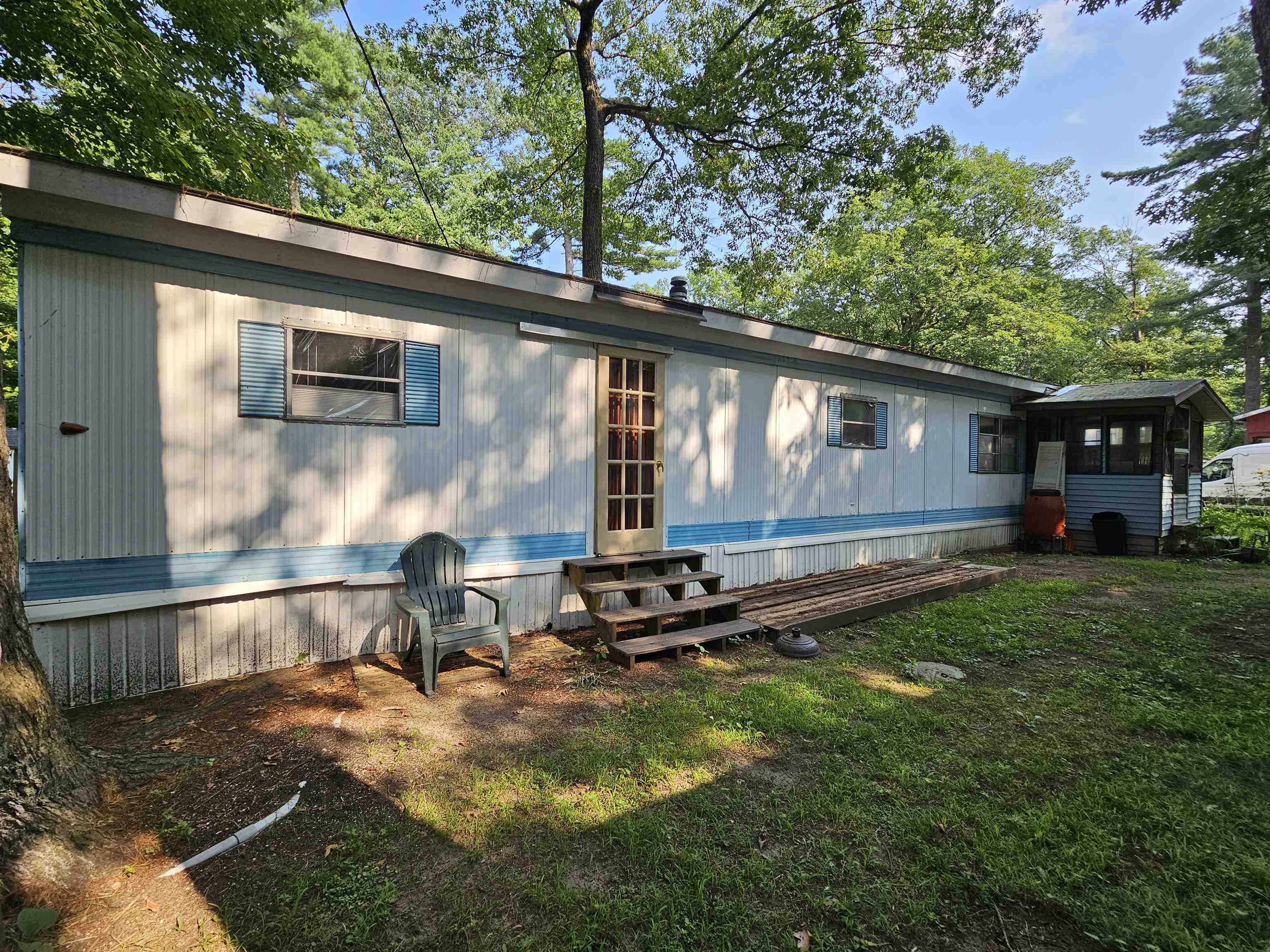 69 Hawthorne Lane