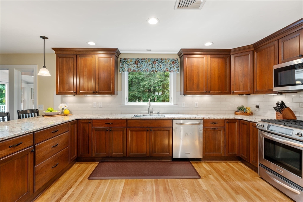 27 Chanticleer Road