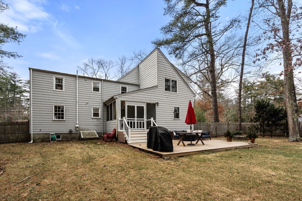 44 Pine St