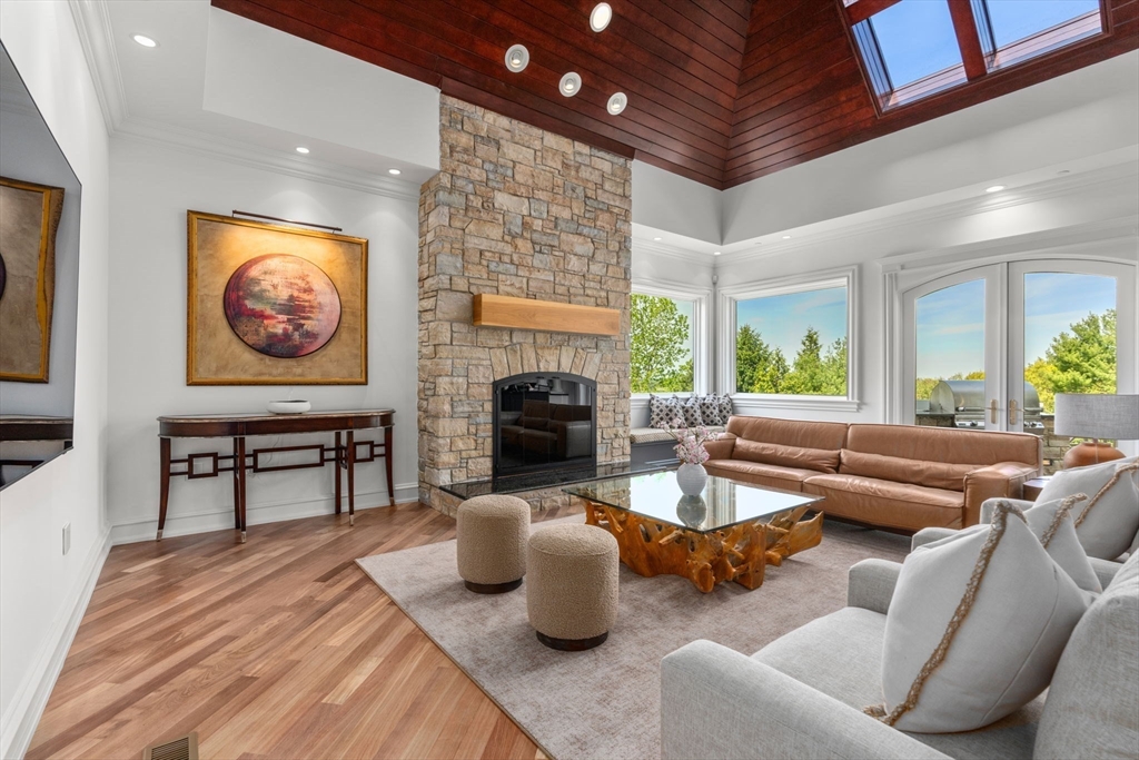 6 Wayside Cir