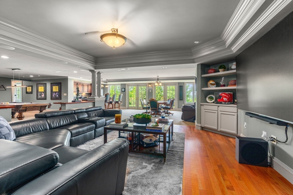 6 Wayside Cir