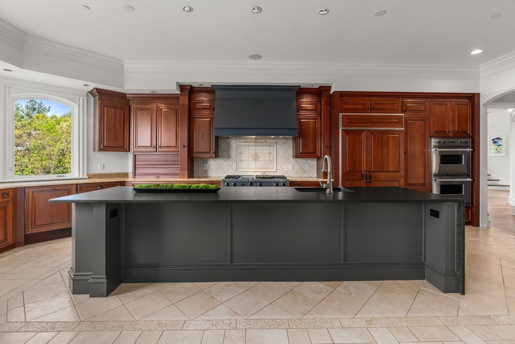 6 Wayside Cir