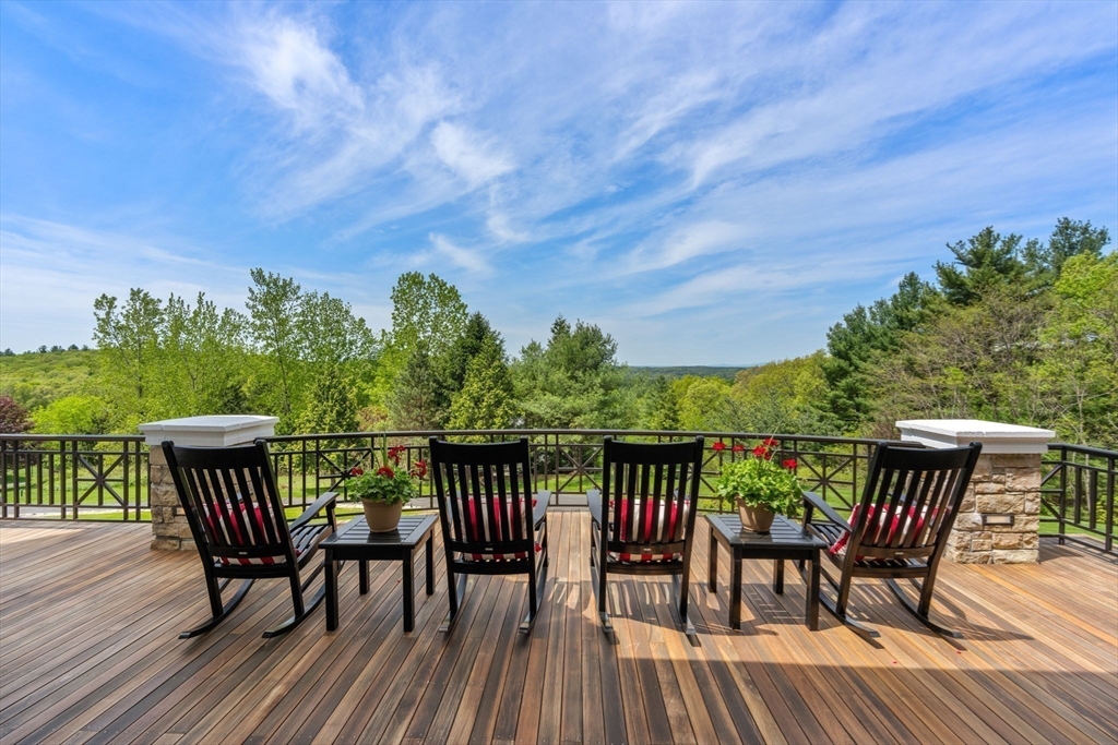 6 Wayside Cir