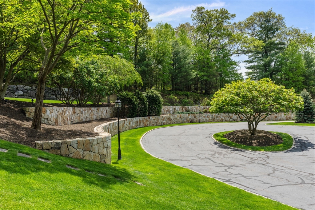6 Wayside Cir