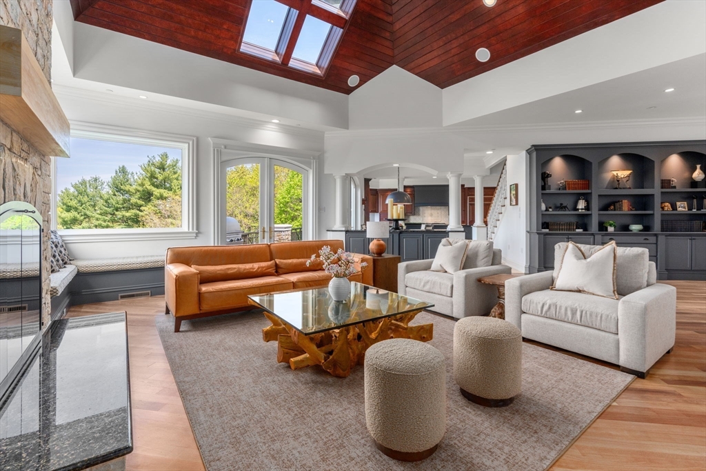 6 Wayside Cir