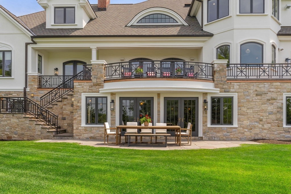 6 Wayside Cir
