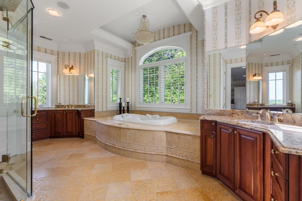 6 Wayside Cir