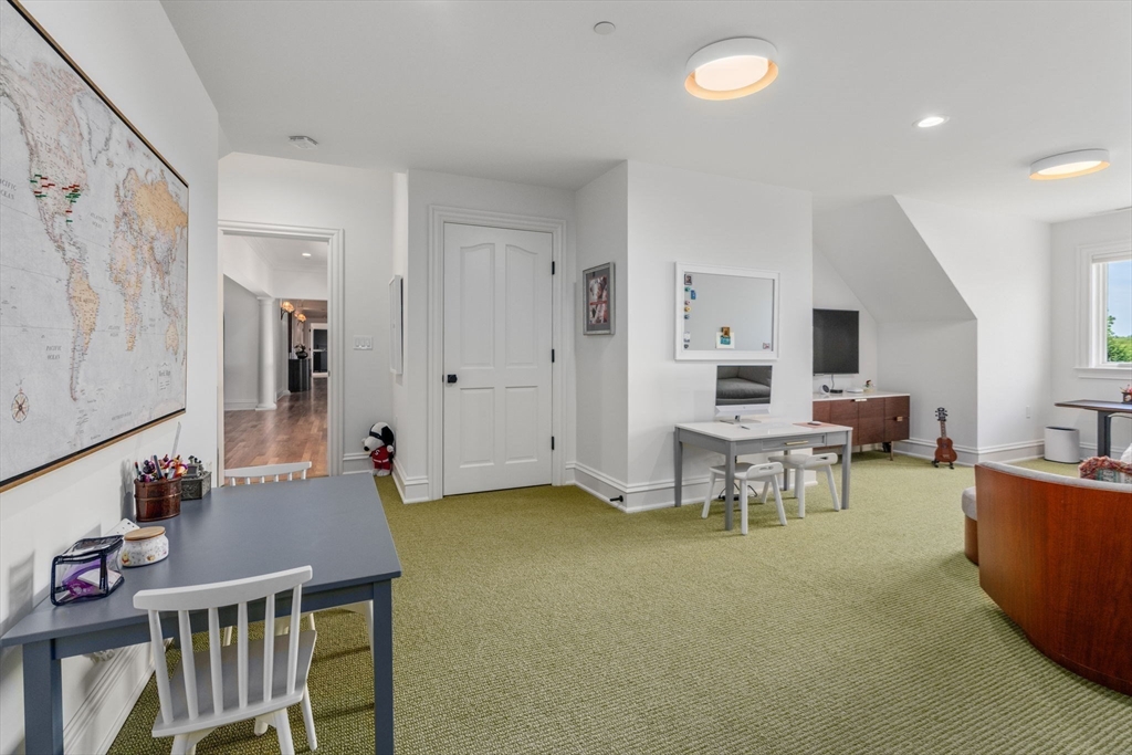 6 Wayside Cir