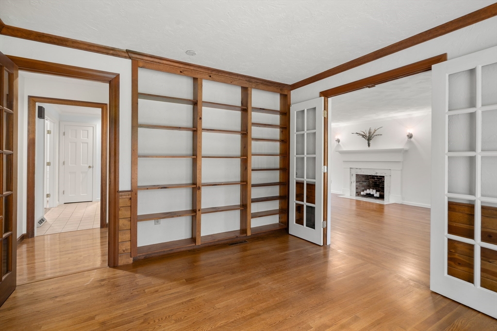20 Shadow Oak Drive