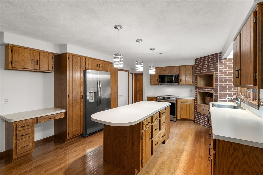 20 Shadow Oak Drive