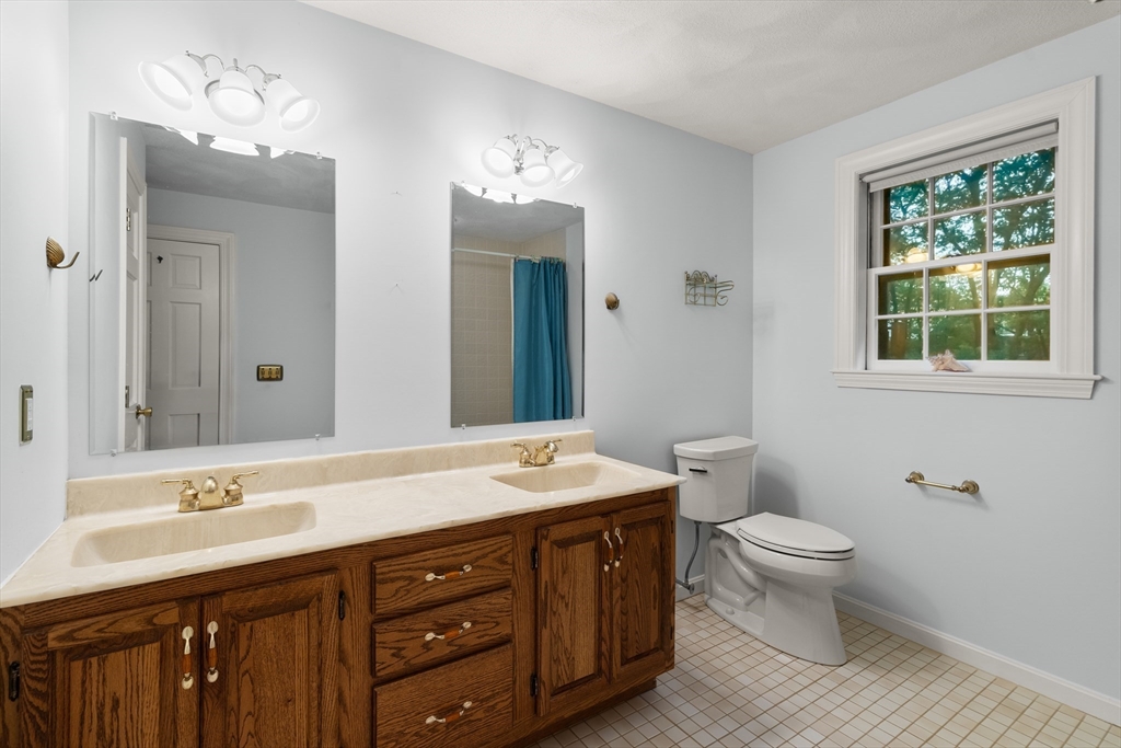 20 Shadow Oak Drive