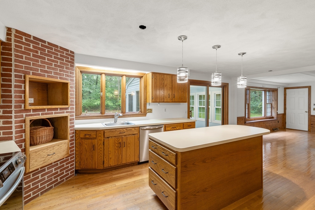 20 Shadow Oak Drive