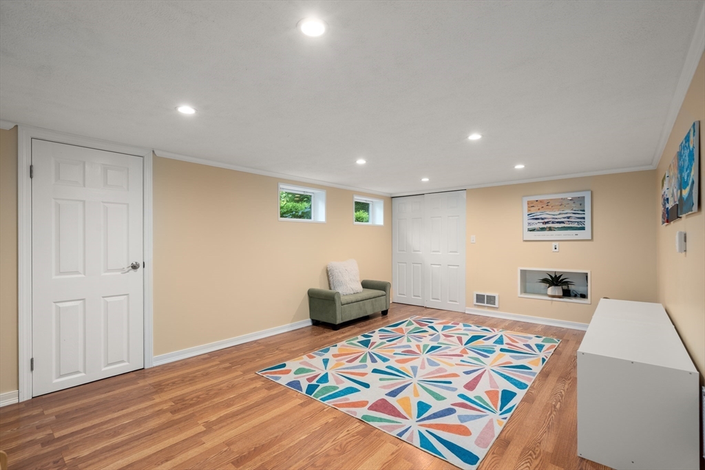 73 Willow Rd