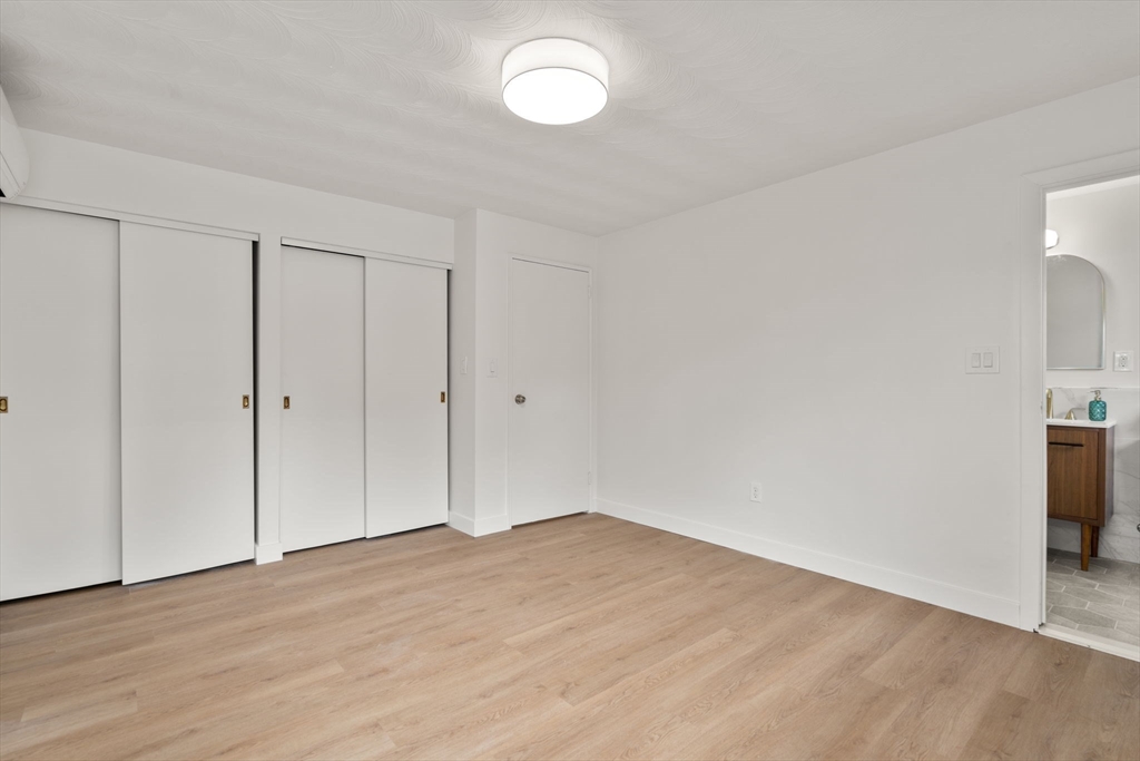 8 Clara Rd