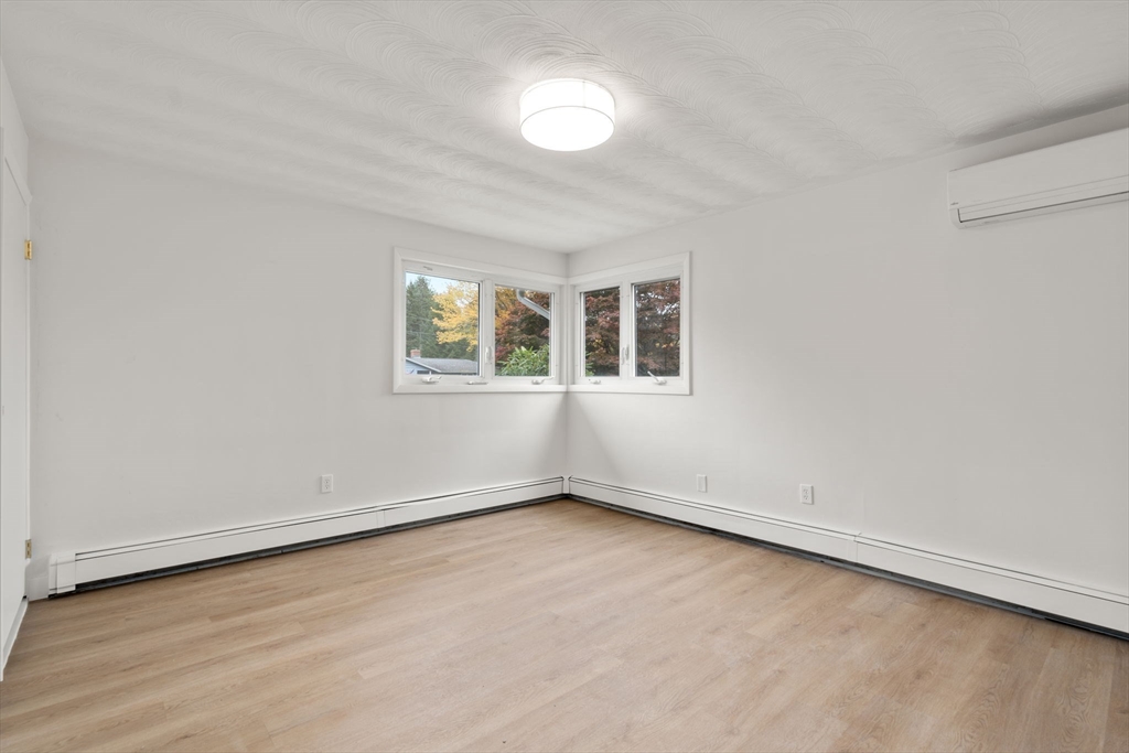 8 Clara Rd