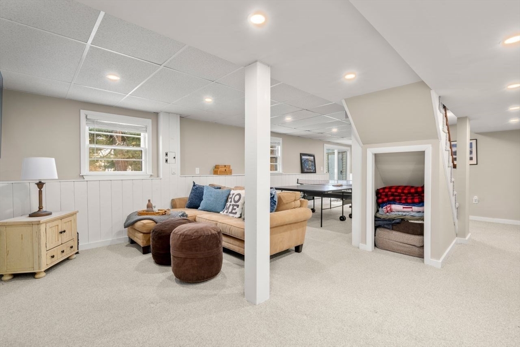 18 Seneca Dr