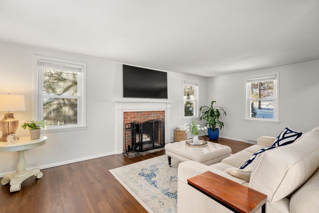 18 Seneca Dr