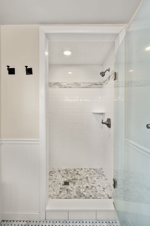 18 Seneca Dr