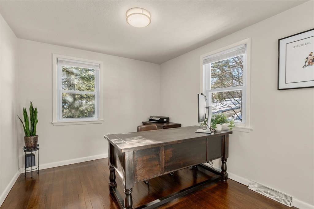 18 Seneca Dr
