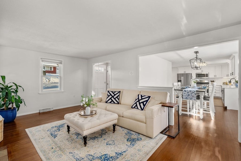 18 Seneca Dr