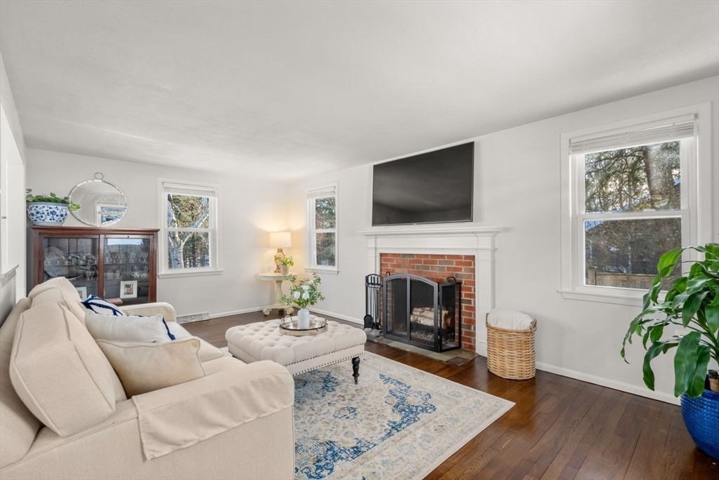 18 Seneca Dr