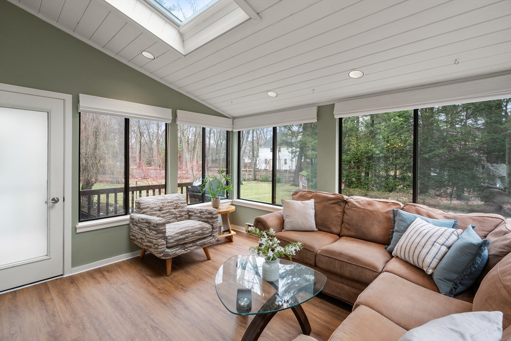 6 Chanticleer Road