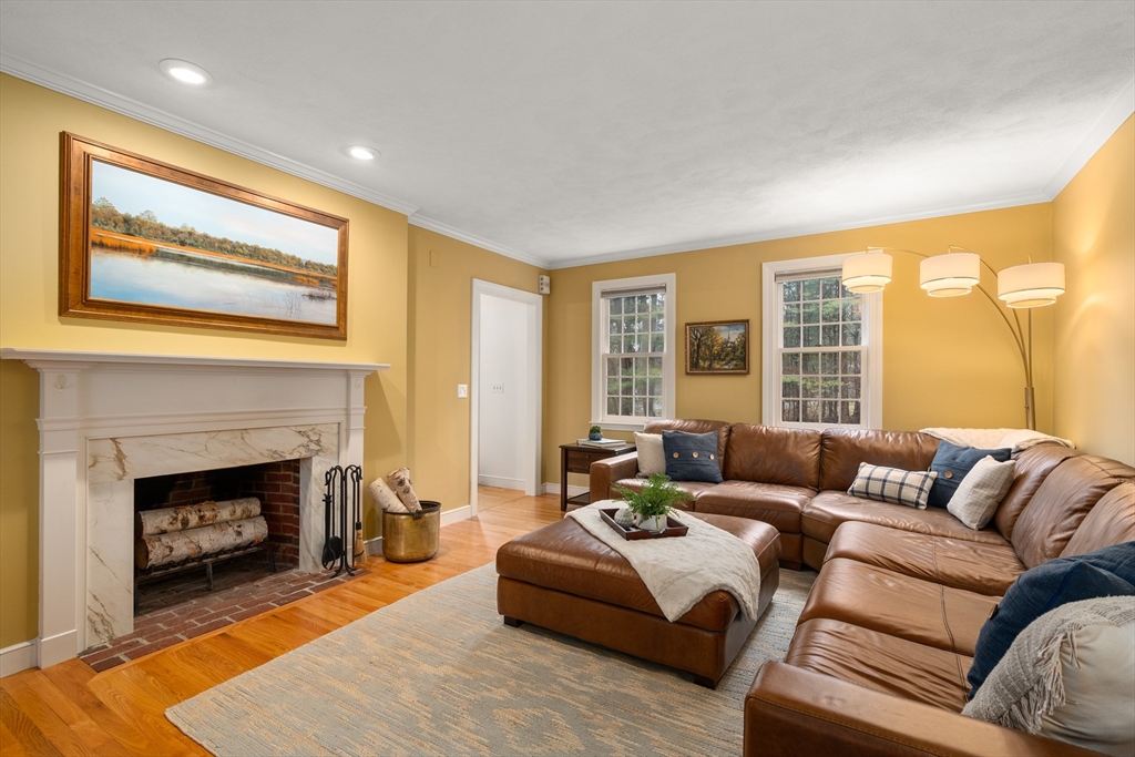 6 Chanticleer Road