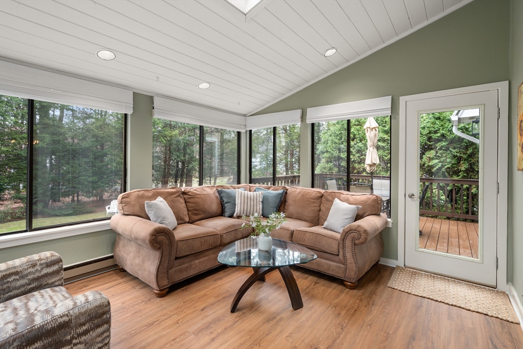 6 Chanticleer Road