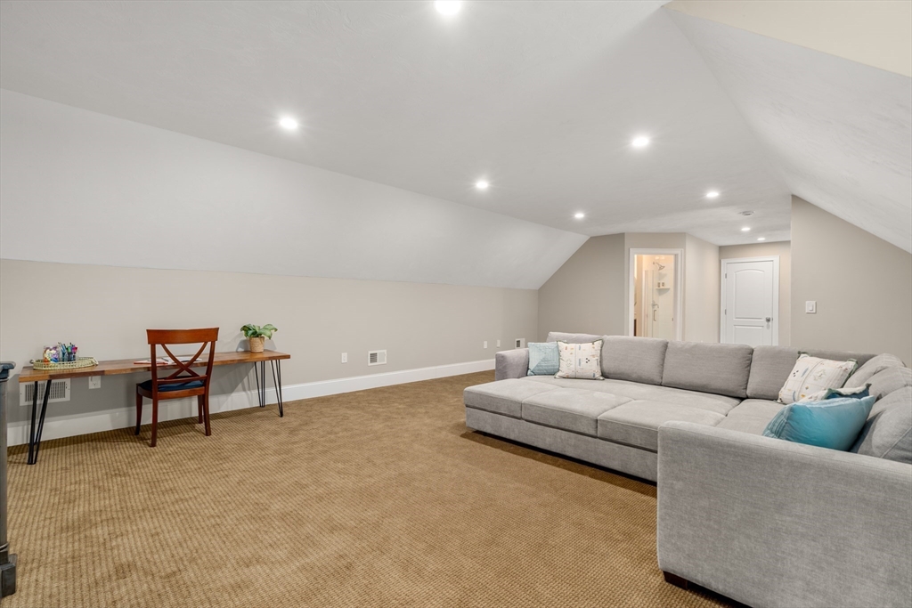 4 Twin Meadow Lane
