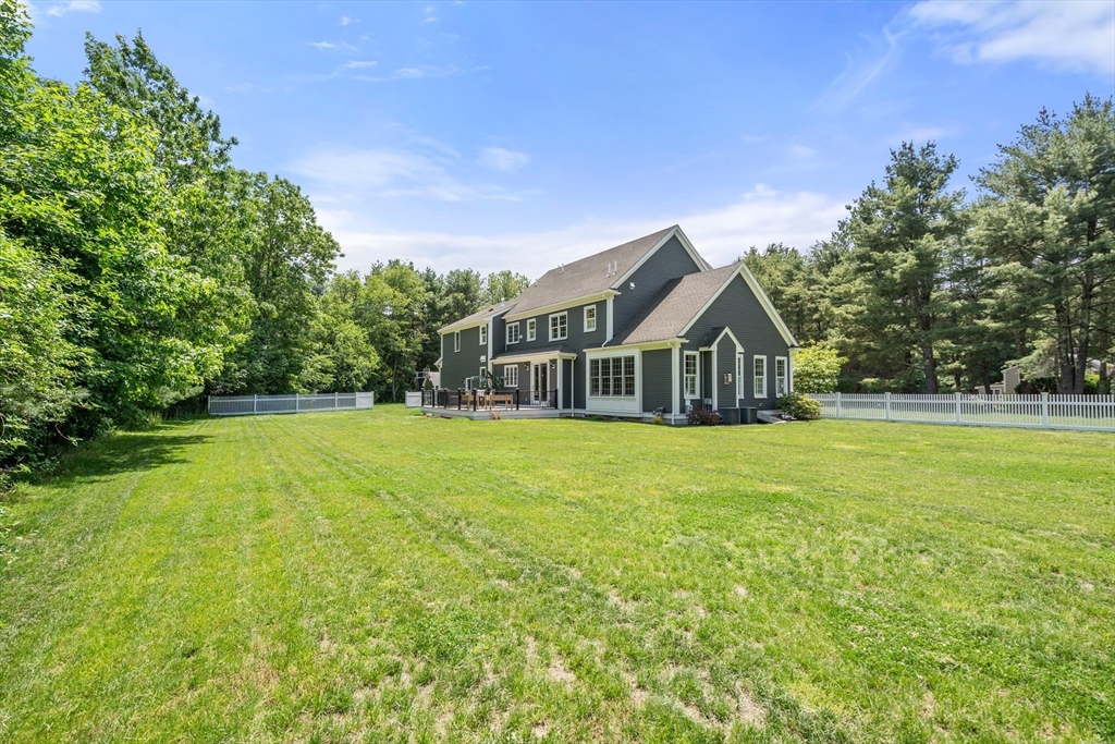 4 Twin Meadow Lane