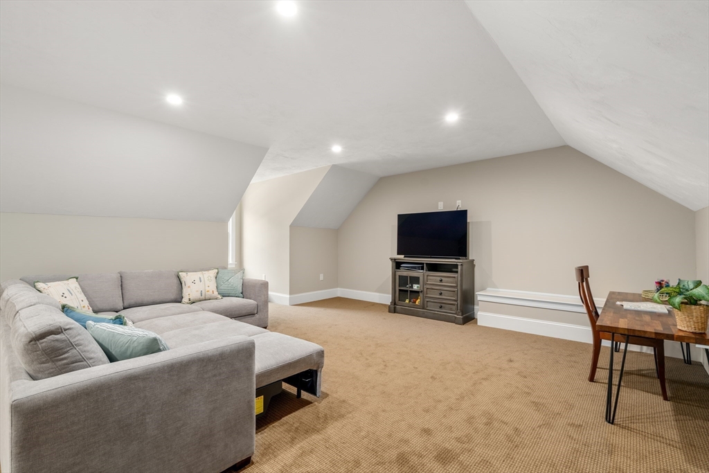 4 Twin Meadow Lane
