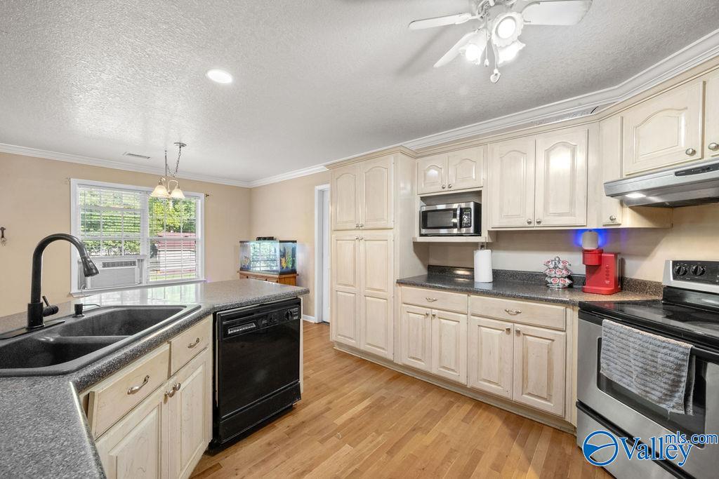 20 Village Way