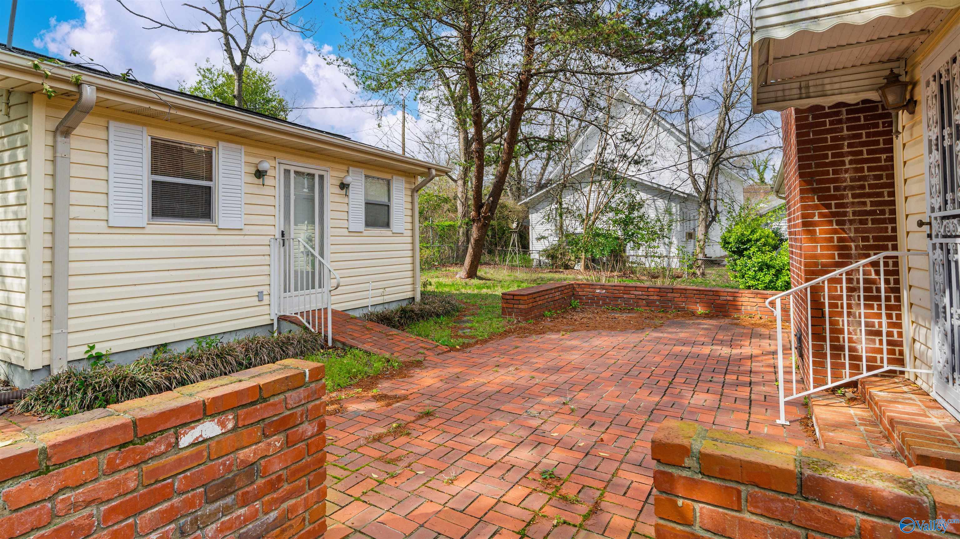 305 S 8th Street