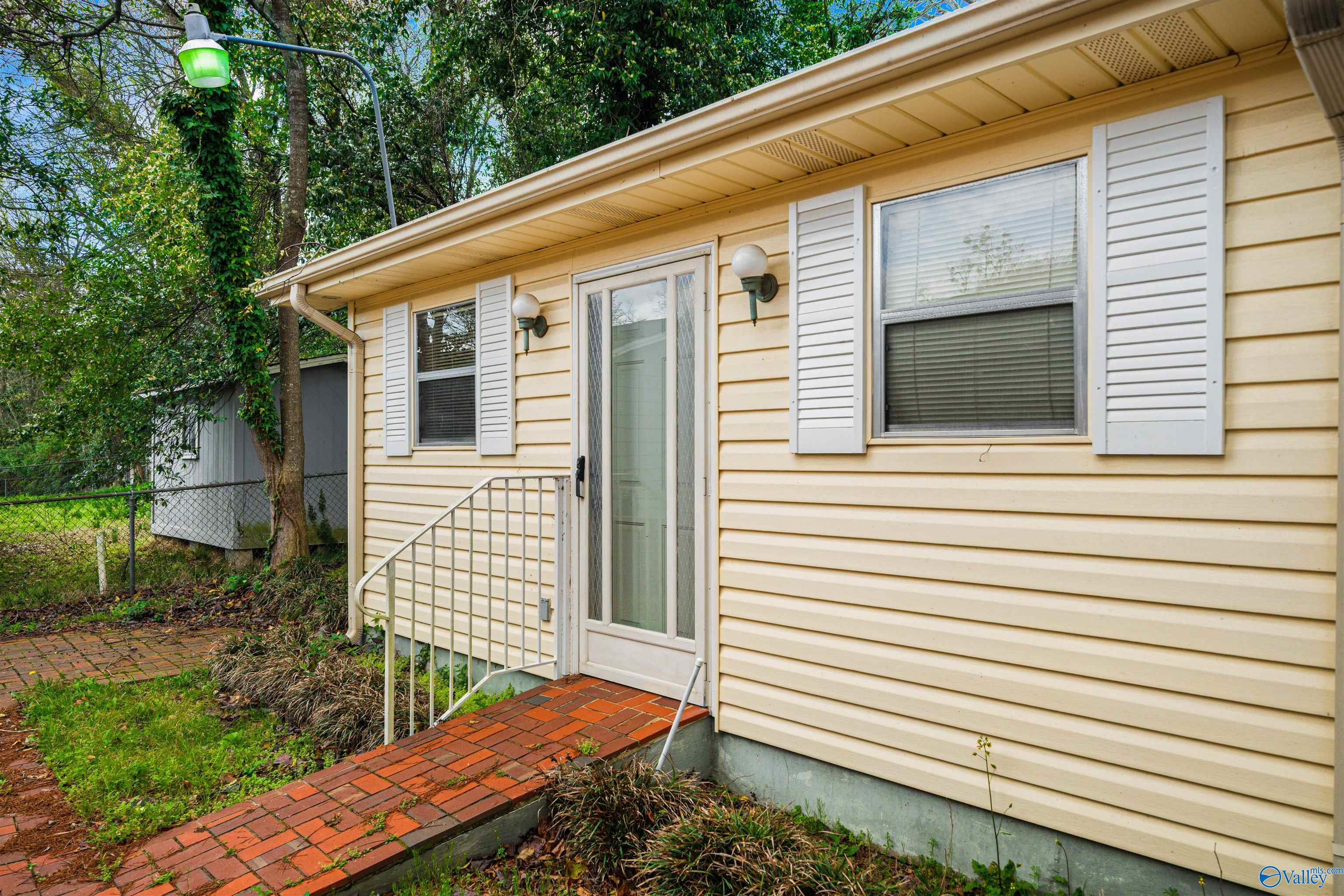 305 S 8th Street