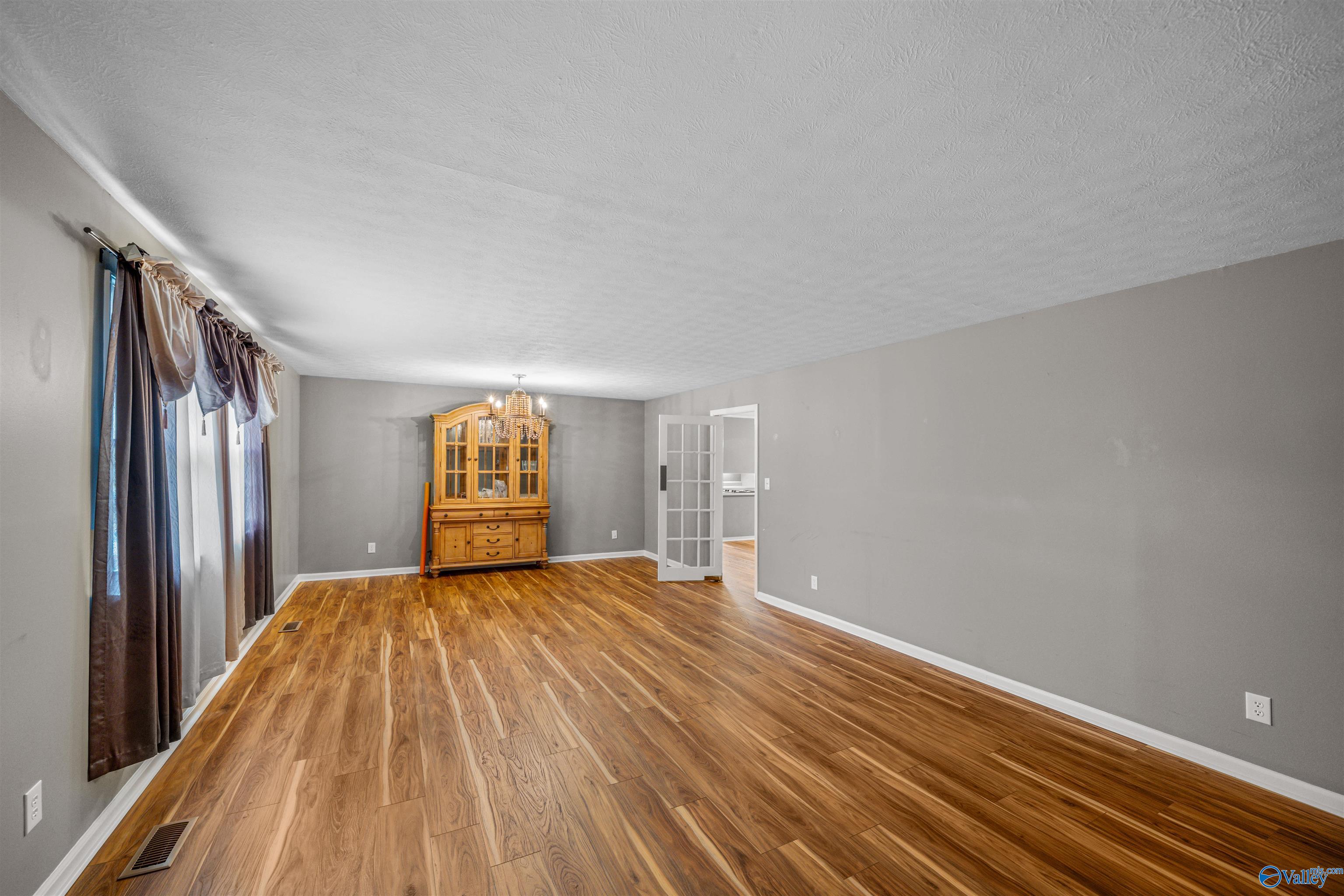 305 S 8th Street