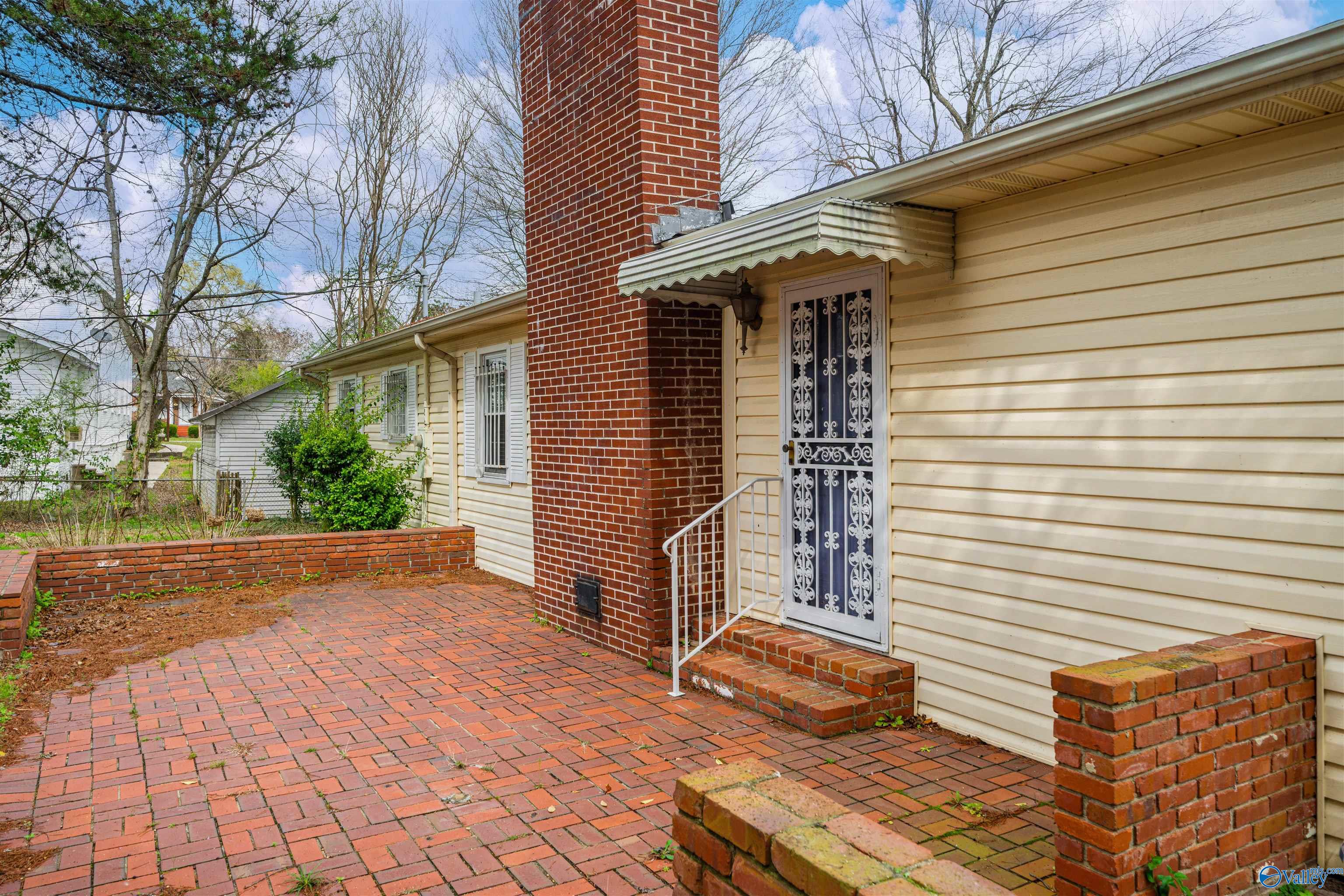 305 S 8th Street