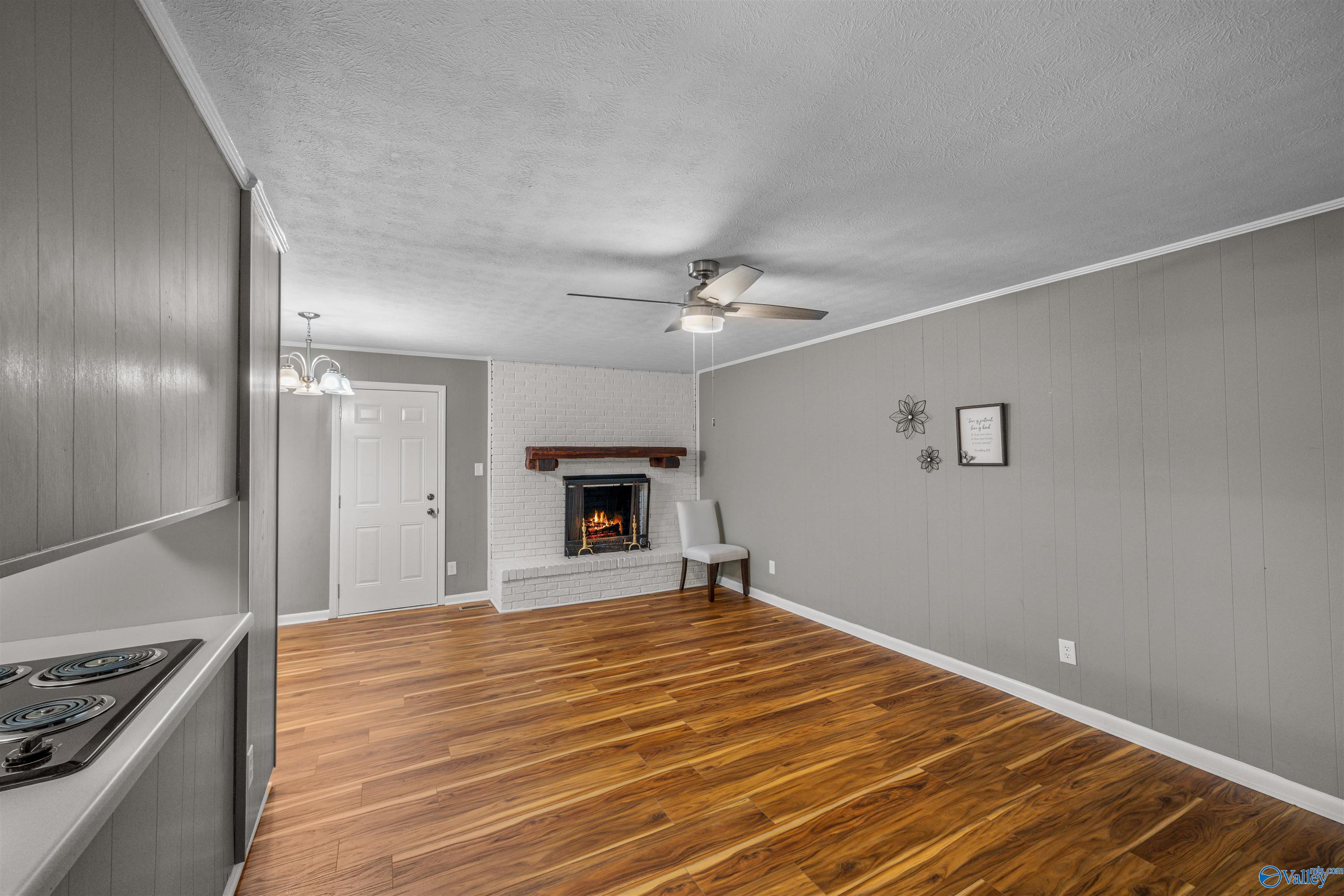 305 S 8th Street