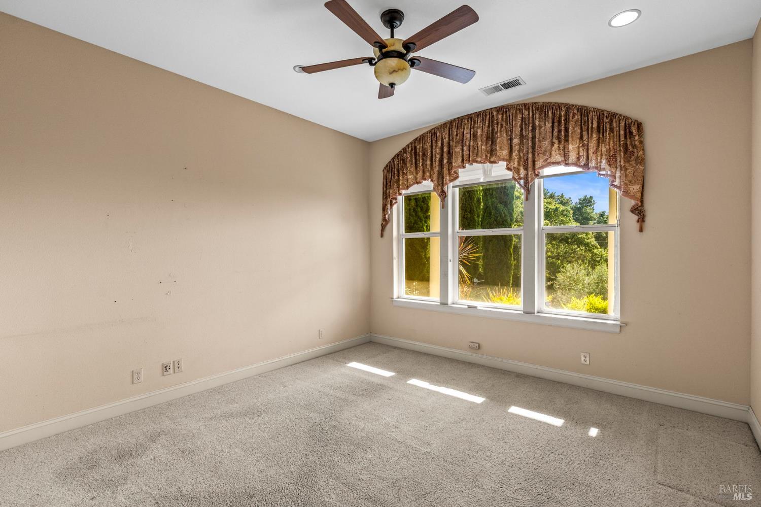 382 Lakeview Drive