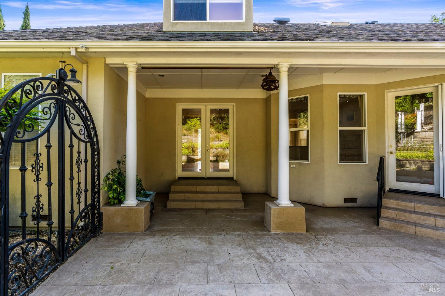 382 Lakeview Drive